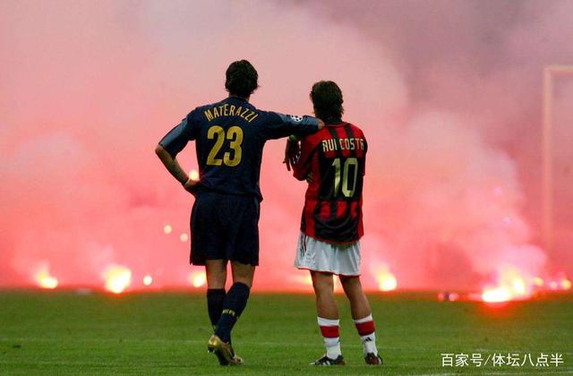 国安球迷跟河南球迷在烧烤店发生冲突，涉事球迷已经被警察带走