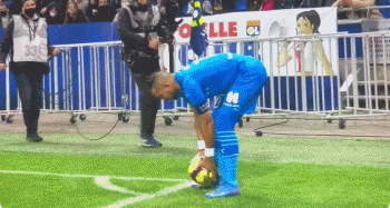 法尔克：二队前锋利契纳预计冬窗离队，拜仁希望加入回购条款